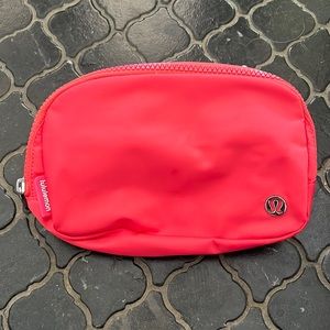 🍋 Lululemon Everywhere Belt Bag, NWT - Raspberry Cream